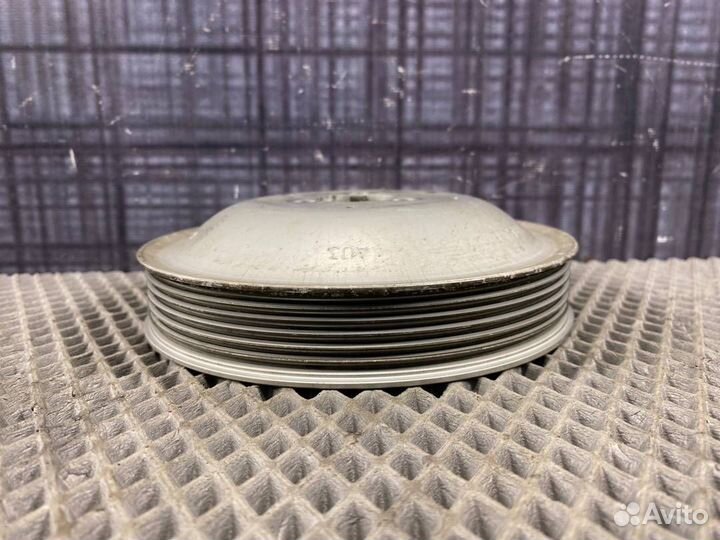 Шкив помпы Audi A6 Allroad C6 AUK 2006