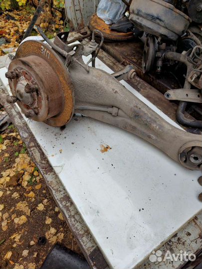 Кулак задний правый Митсубиси Лансер 9 1.6 л