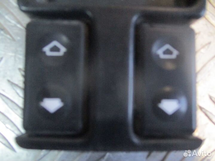 Кнопки электрических стеклоподъемников BMW 5 E34