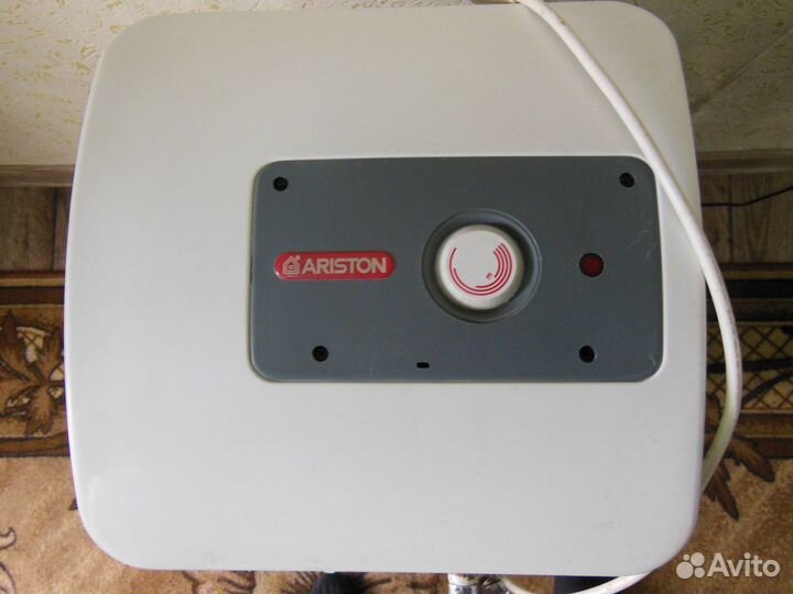 Водонагреватель проточный кухонный ariston