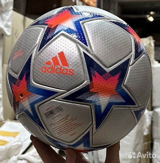 Футбольный мяч adidas лига чемпионов 2023