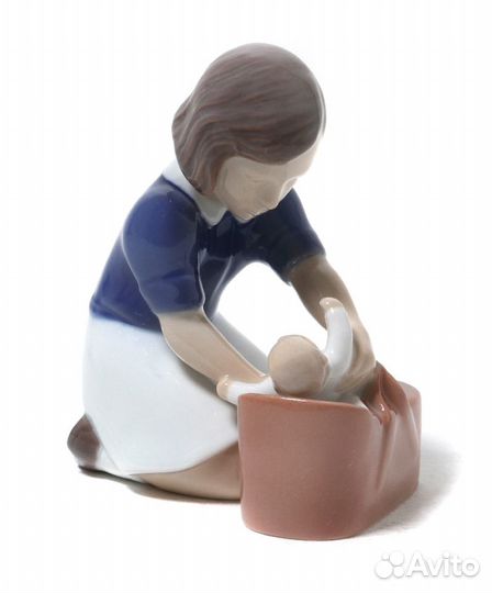 Фарфоровая фигура 