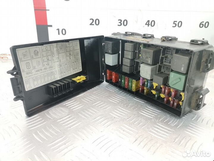 Блок предохранителей Ford Focus 2000 1126245