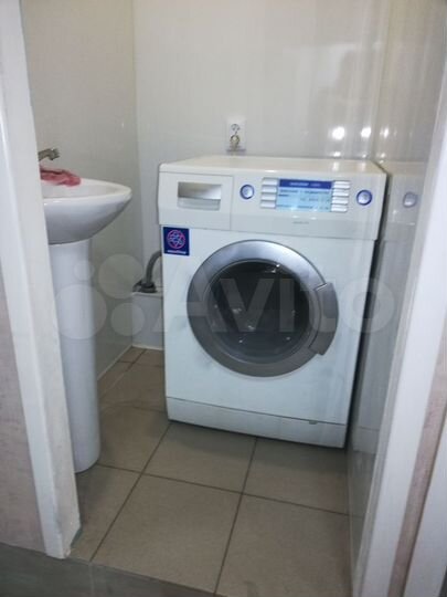 Комната 100 м² в 4-к., 1/3 эт.