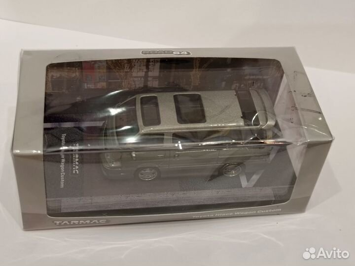 Модель Tarmac Works Toyota Hiace Wagon Custom 1:64