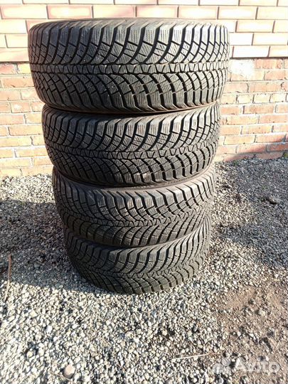 Kumho 722 215/50 R17 91V