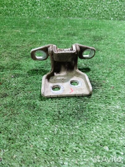 Петля двери Renault Logan