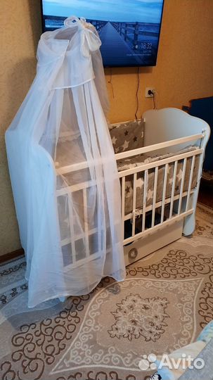 Детская кровать с маятником и ящиком