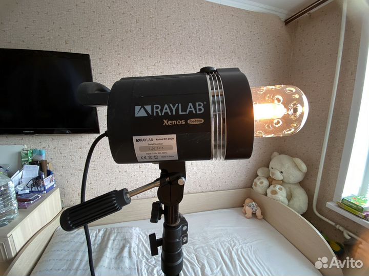 Постоянный свет Raylab Xenos RH-1000