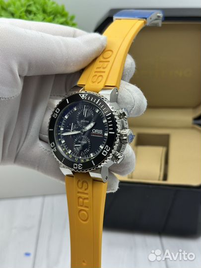 Мужские наручные часы на каучуковом браслете