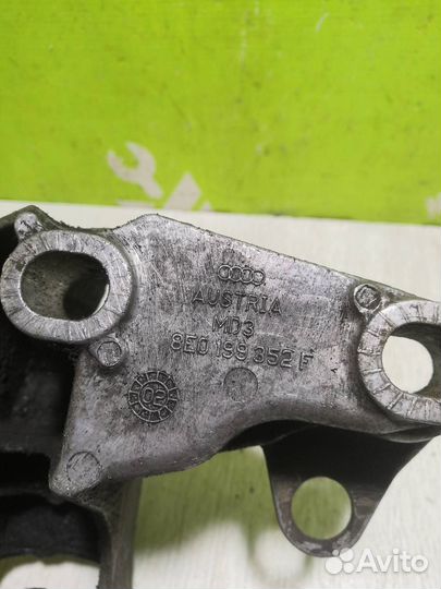 Кронштейн опоры двигателя Фольксваген Пассат Б5+