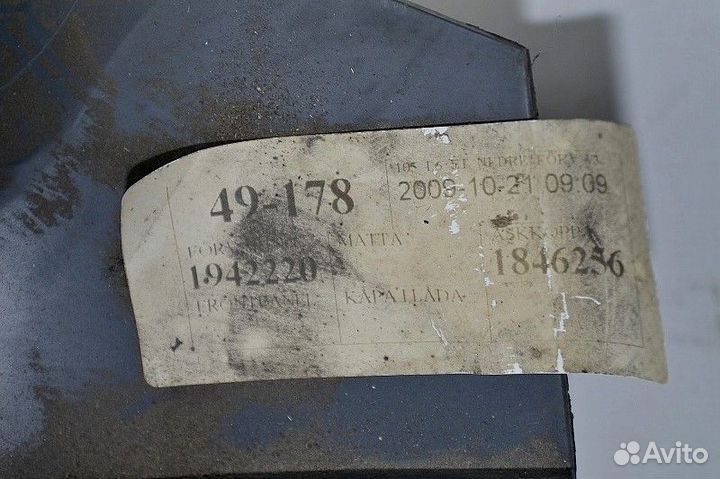 Отделение для хранения в торпеде с подстаканниками