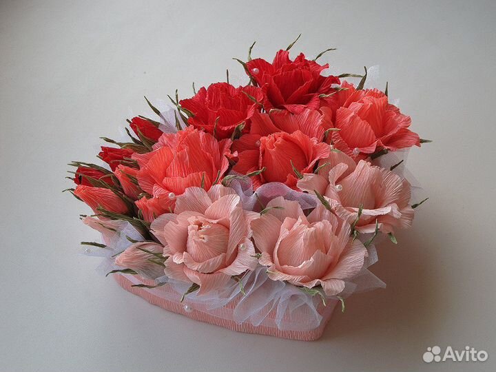 Букет из конфет, цветов и бабочек