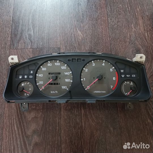 Щиток приборов Nissan Bluebird
