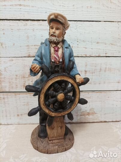 Фигурки статуэтки Капитан