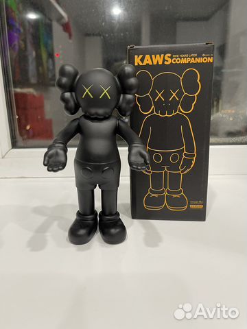 Коллекционная фигурка kaws