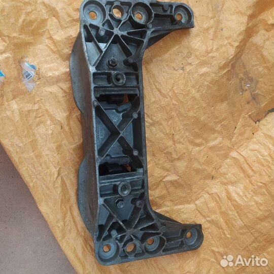 Bmw e60 траверса кпп