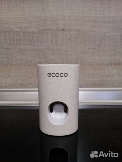 Автоматический настенный дозатор для зубной пасты