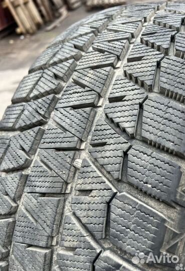 Bridgestone Blizzak WS-80 235/50 R19