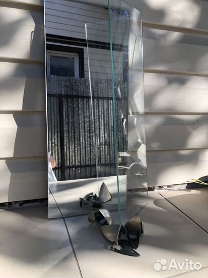 Зеркало со стеклянной полочкой и креплениями