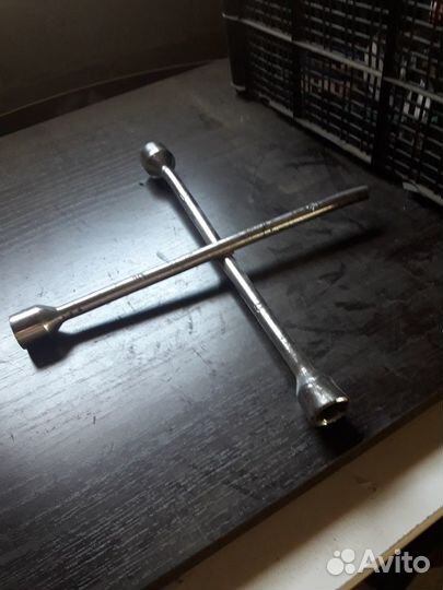 Комплект ключей для колес