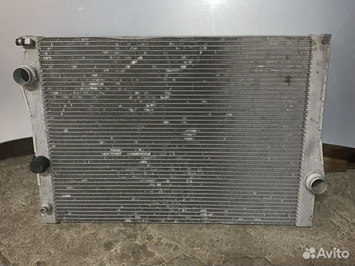 Радиатор охлаждения на bmw х5 е70