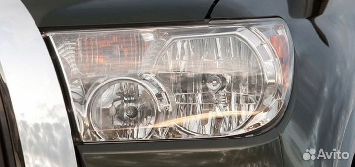 Стекло левой фары Toyota Sequoia 2 2007-2014