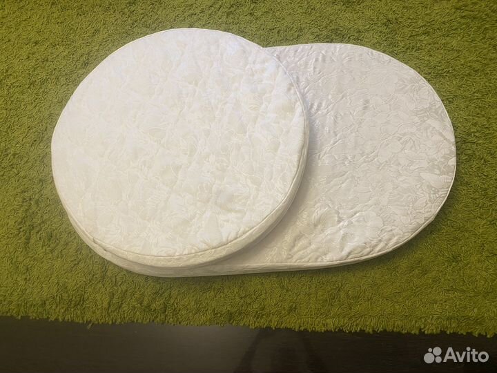 2 матраса в детскую кроватку(овальный и круглый)