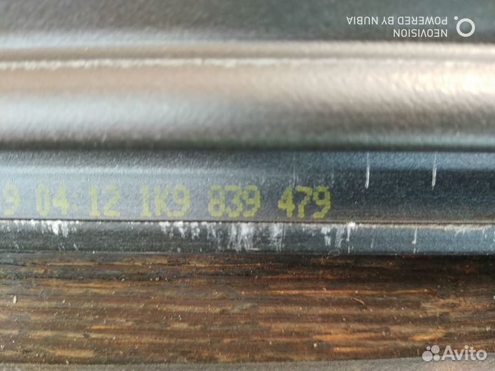 Уплотнитель стекла задний левый VW Гольф 6 универ