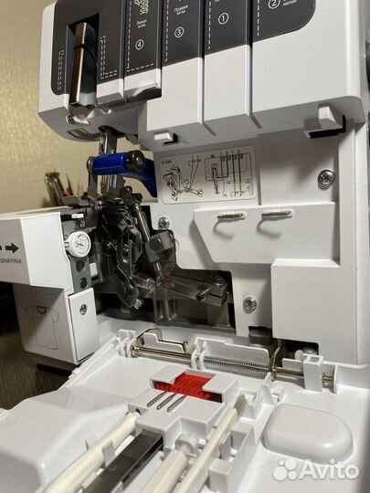 Оверлок Merrylock 220