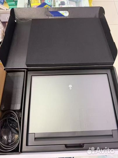 Ноутбукalien M18i9-13980HX 24-ядерный - 64G RAM