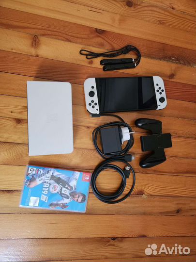 Портативная игровая приставка Nintendo switch oled