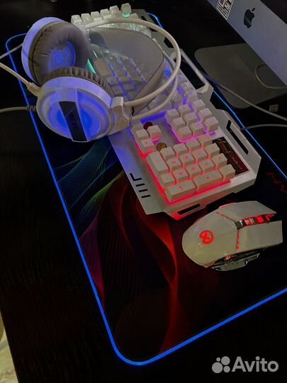 Игровая клавиатура и мышь