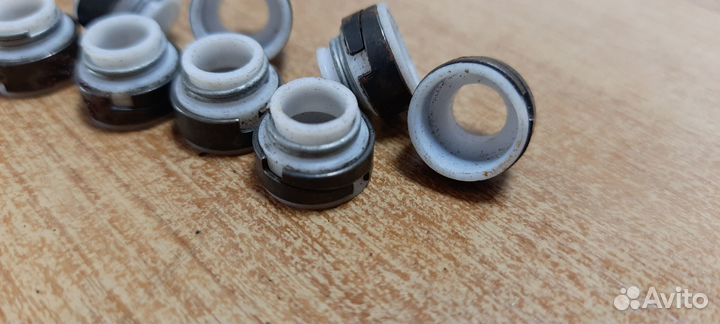 Маслосъемный колпачок Рено Логан / Меган / Клио