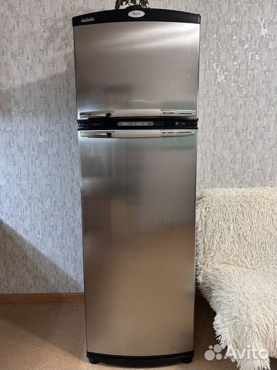 Холодильник Whirlpool