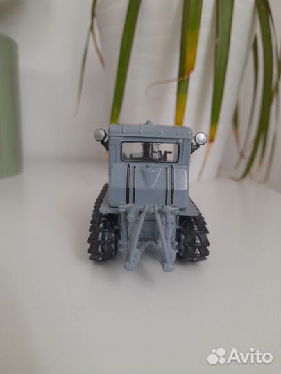 Модель Трактор Т-74 1:43