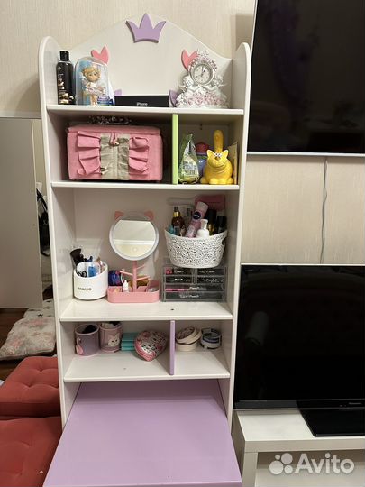 Стеллаж со столиком,в детскую,для девочки