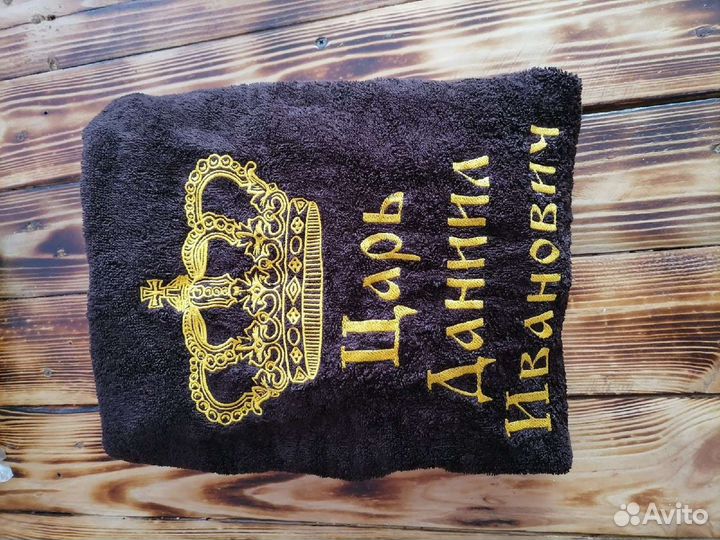 Махровый халат с вышивкой