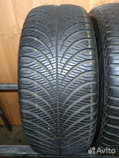 Goodyear Vector 4Seasons Gen-2 215/55 R17