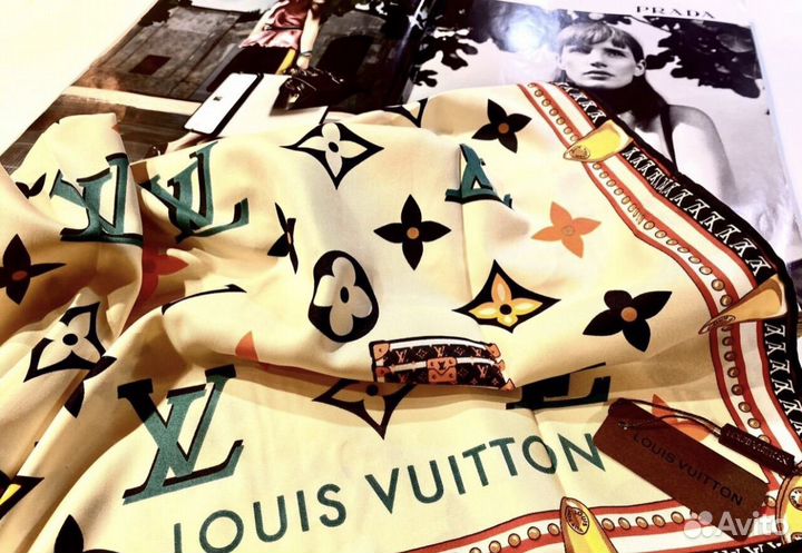 Палантин платлк Louis Vuitton Логотип