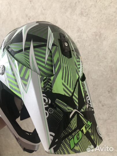 Кроссовый шлем (мото шлем)