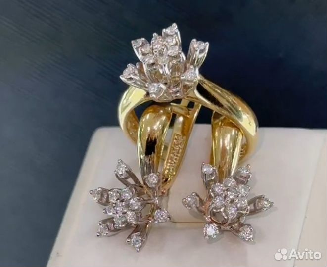 Золотой комплект с бриллиантами