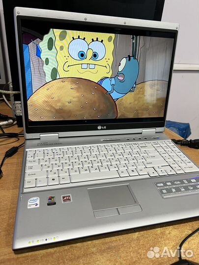 Ноутбук LG в хорошем внешнем состоянии