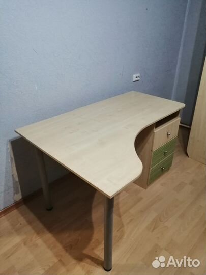 Письменный стол с пеналом