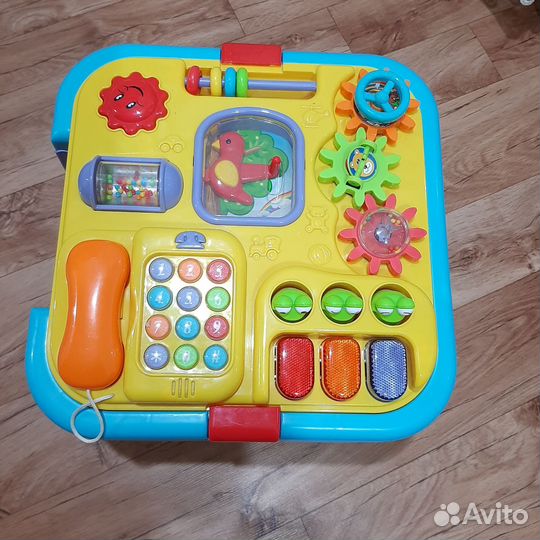 Развивающий столик-чемодан двусторонний