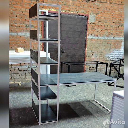 Компьютерный стол со стеллажом