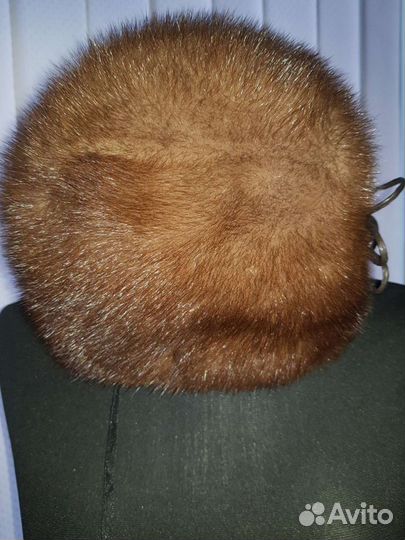 Берет из норки