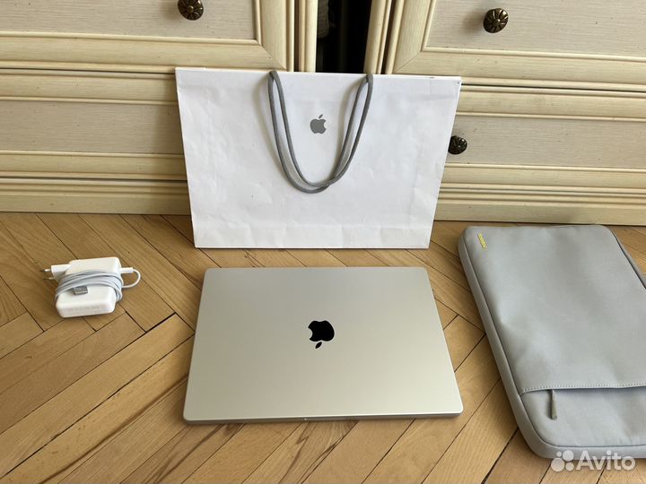 MacBook Pro 16 2023 M2 16Gb 1Tb Silver Как новый