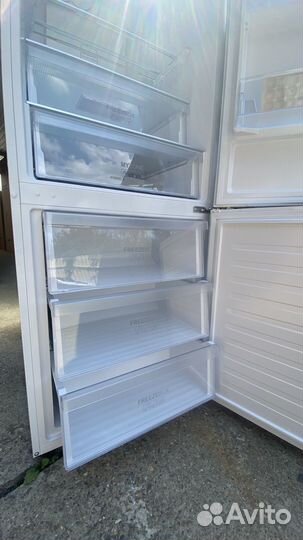 Холодильник Haier C4F744CWG