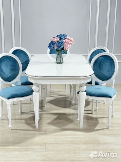 Стол со стульями
